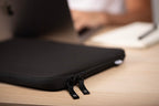 Capa MacBook Pro/Air 13 Basics ²Life Preto/Branco