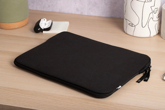 Capa MacBook Pro 14 Basics ²Life Preto/Branco