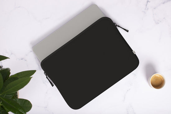 Capa MacBook NEO Basics²Life Perfect Fit Black / Black