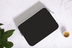 Capa MacBook NEO Basics²Life Perfect Fit Black / Moon