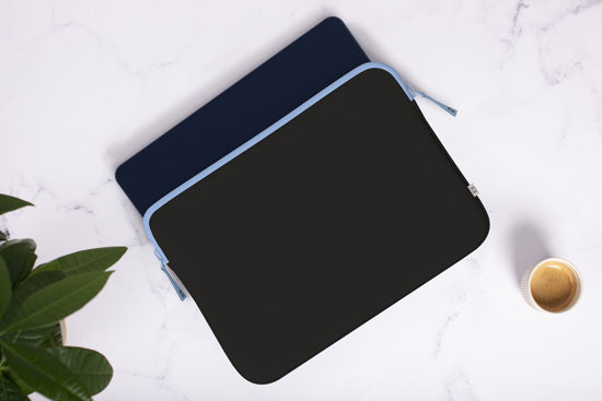 Capa MacBook NEO Basics²Life Perfect Fit Black / Earth