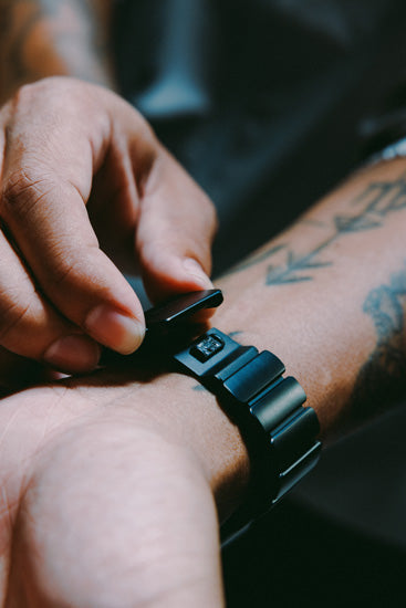 Bracelete Stratos 49mm Titânio Preto/KFM Preto