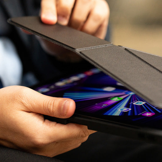 Active Folio para iPad Pro 11 (M4/M5) Preto