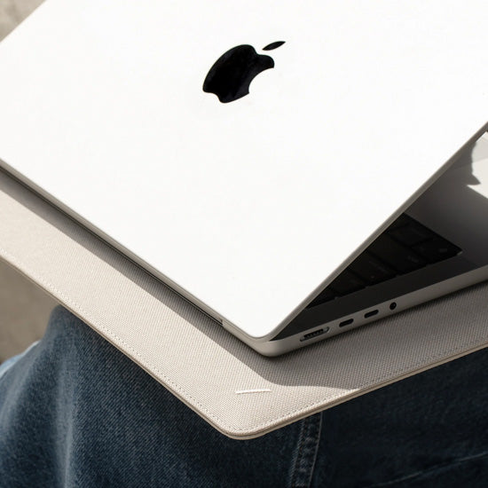 Stow Slim para MacBook Pro 13"/14" Sandstone