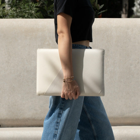 Capa Stow Slim MacBook 15"/16" Sandstone
