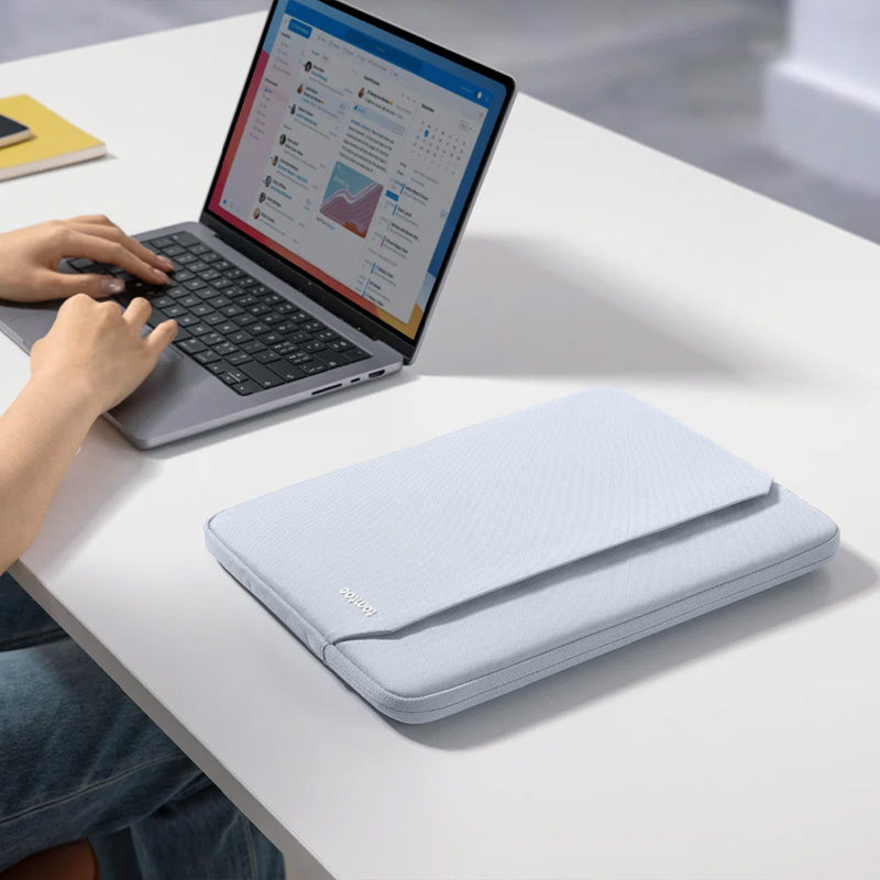 Capa Light-A18 para MacBook Air e Pro 13" (M5/M4/M3) Light Blue
