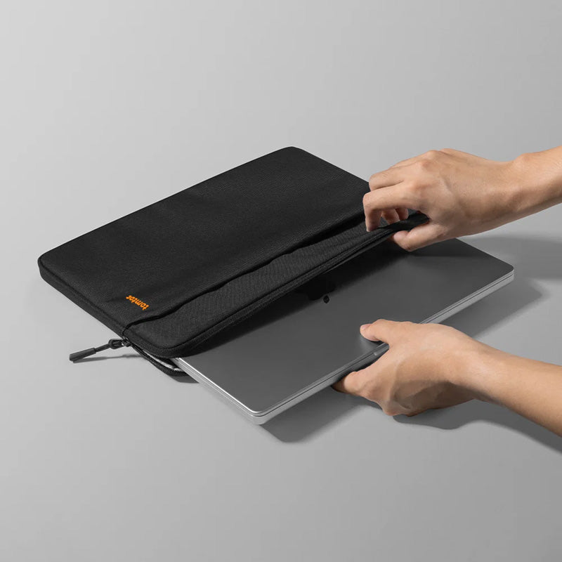 Capa Light-A18 para MacBook Air e Pro 13" (M5/M4/M3) Preto