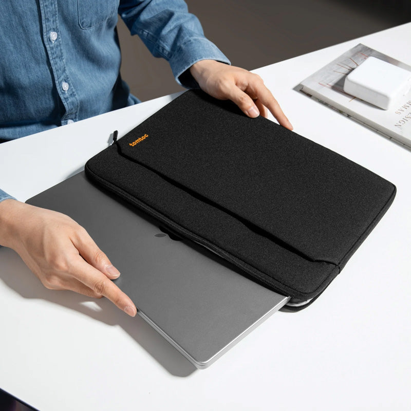 Capa Light-A18 para MacBook Air e Pro 13" (M5/M4/M3) Preto
