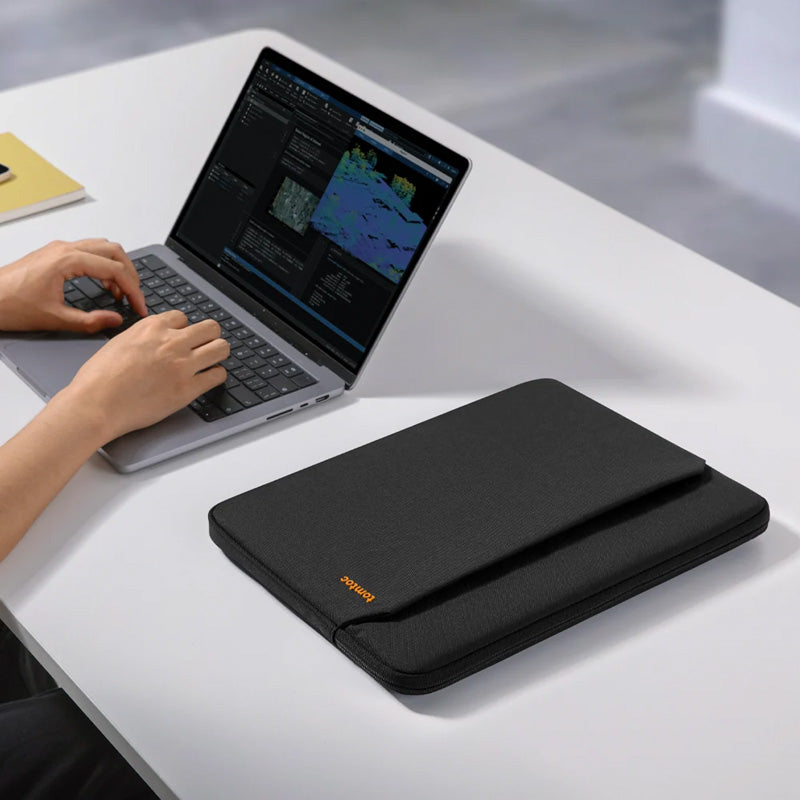 Capa Light-A18 para MacBook Air e Pro 13" (M5/M4/M3) Preto