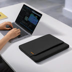 Capa Light-A18 para MacBook Air e Pro 13" (M5/M4/M3) Preto