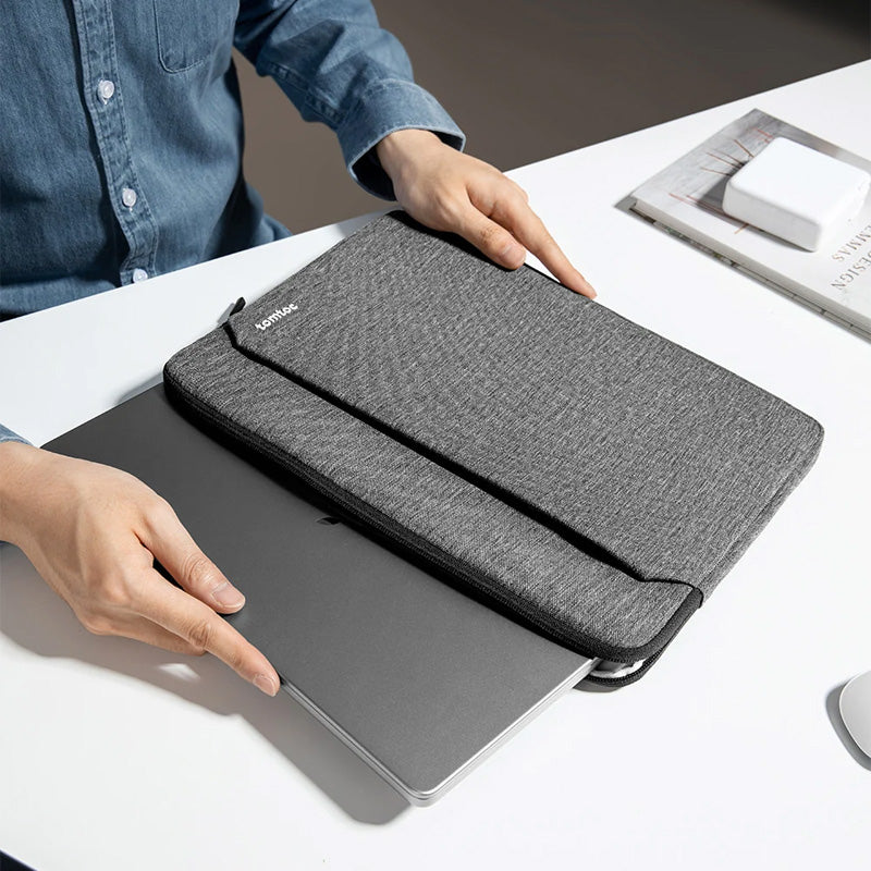 Capa Light-A18 para MacBook Air e Pro 13" (M5/M4/M3) Cinza Escuro