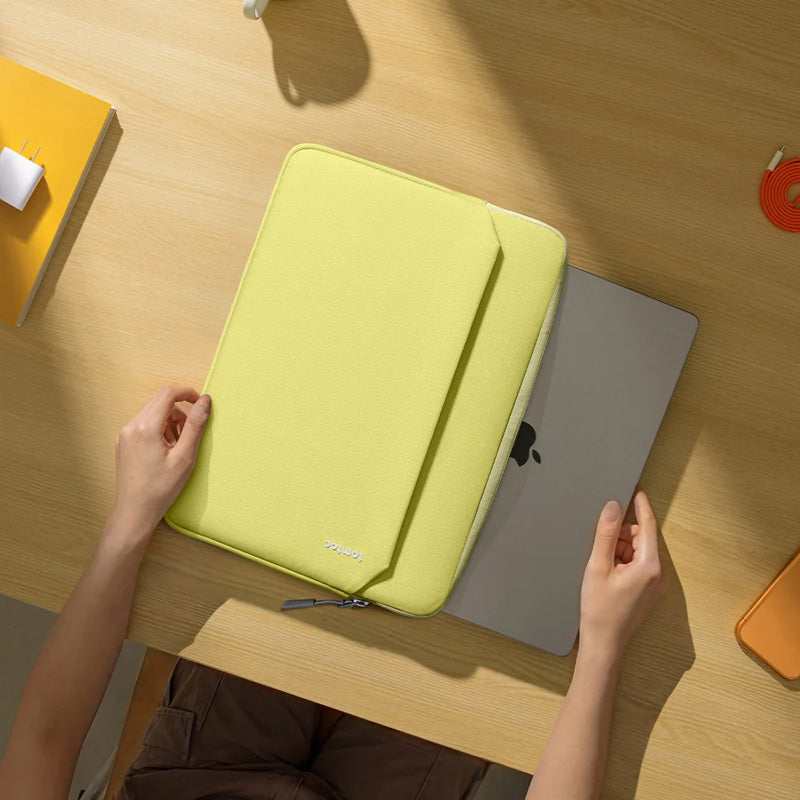 Capa Light-A18 para MacBook Neo 13" Citrus