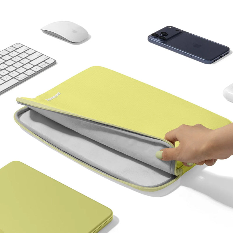 Capa Light-A18 para MacBook Neo 13" Citrus