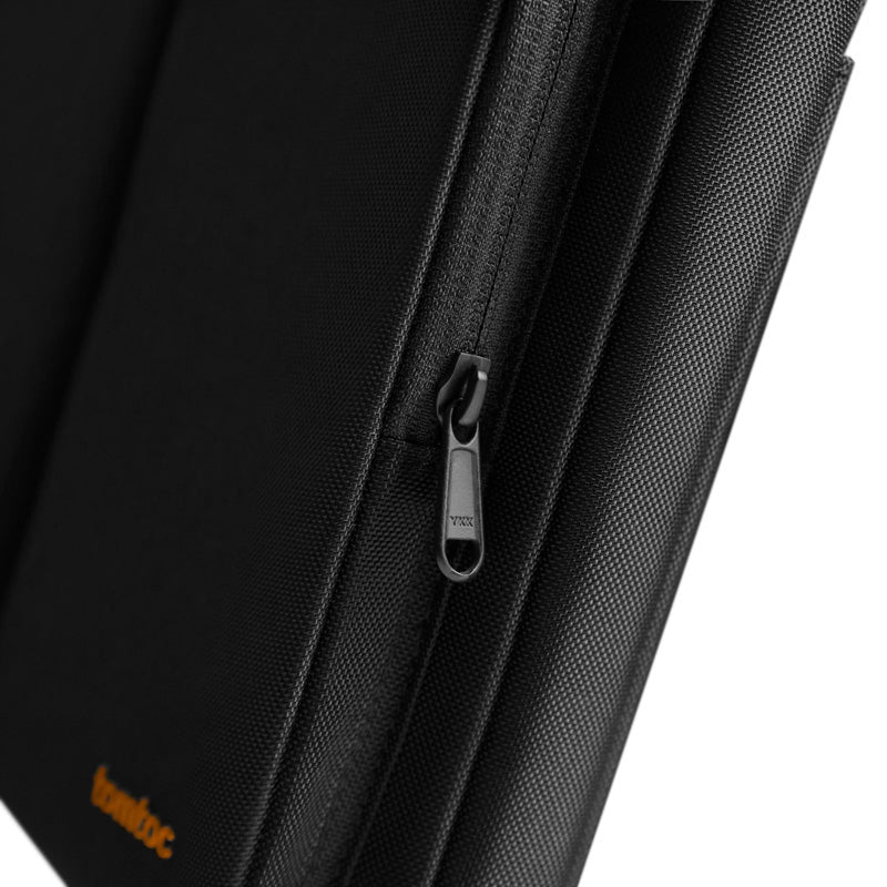 Bolsa Tiracolo Defender-A42 para MacBook Pro 14" Preto